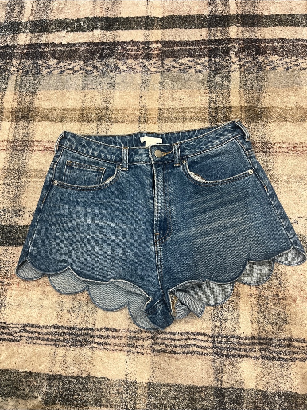 H&M Denim Scallop Hem Women's mini Shorts - Blue